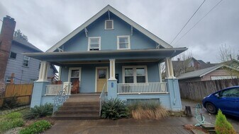 3924 SE Grant Ct, Unit TGH in Portland, OR - Building Photo