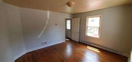1711 Sherwood St in Greensboro, NC - Foto de edificio - Building Photo