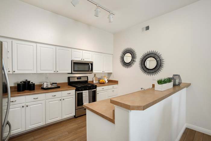 12364 Carmel Country Rd in San Diego, CA - Building Photo