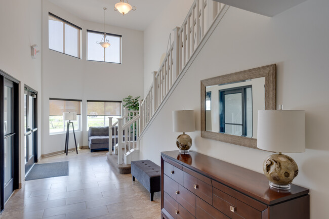 West Harbor Residences at Reva Bay in Fox Lake, IL - Foto de edificio - Lobby