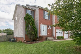 3391 Queensbury Rd in Clarksville, TN - Building Photo - Building Photo