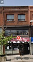 954 Danforth Ave in Toronto, ON - Building Photo