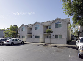 West Capitol Courtyard Apartments