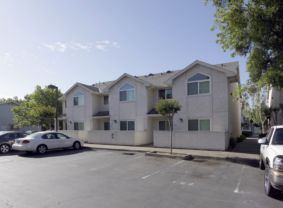 West Capitol Courtyard in West Sacramento, CA - Building Photo