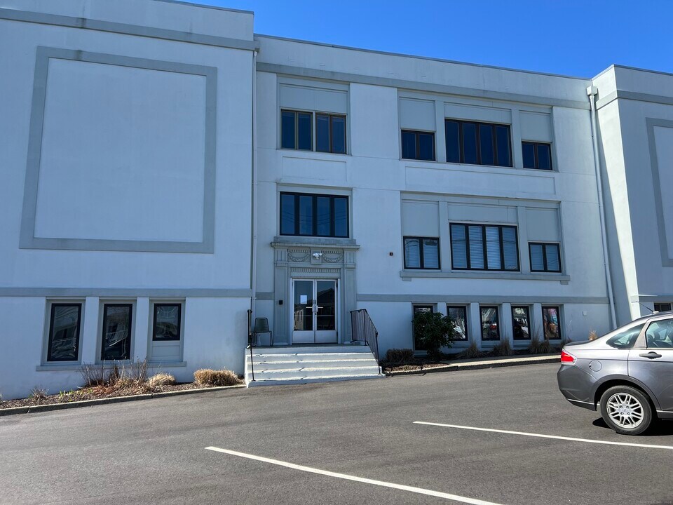 91 Stowe Ave in Milford, CT - Building Photo