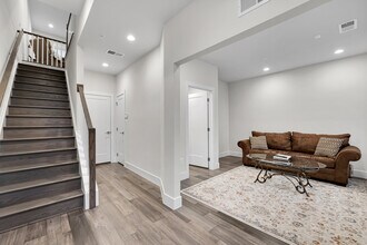 147 Prairie Ln in Alexandria, VA - Foto de edificio - Building Photo