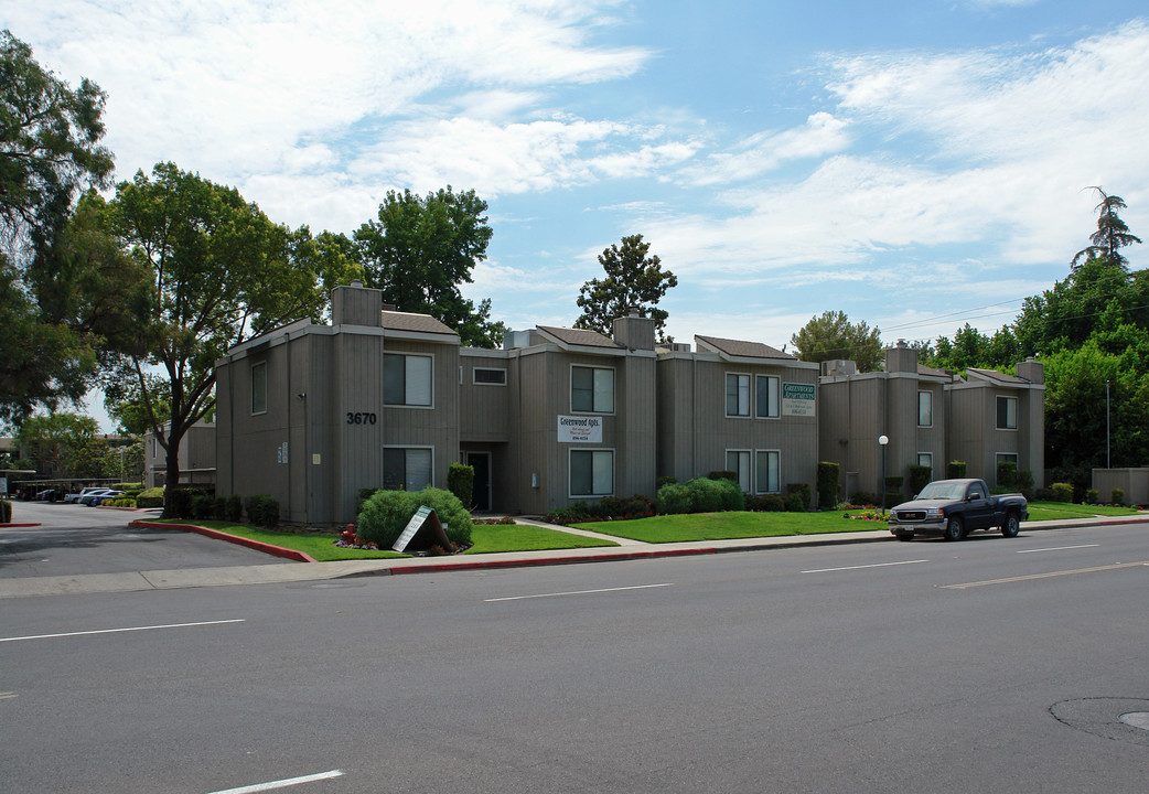 Greenwood Apartments in Selma, CA - Building Photo