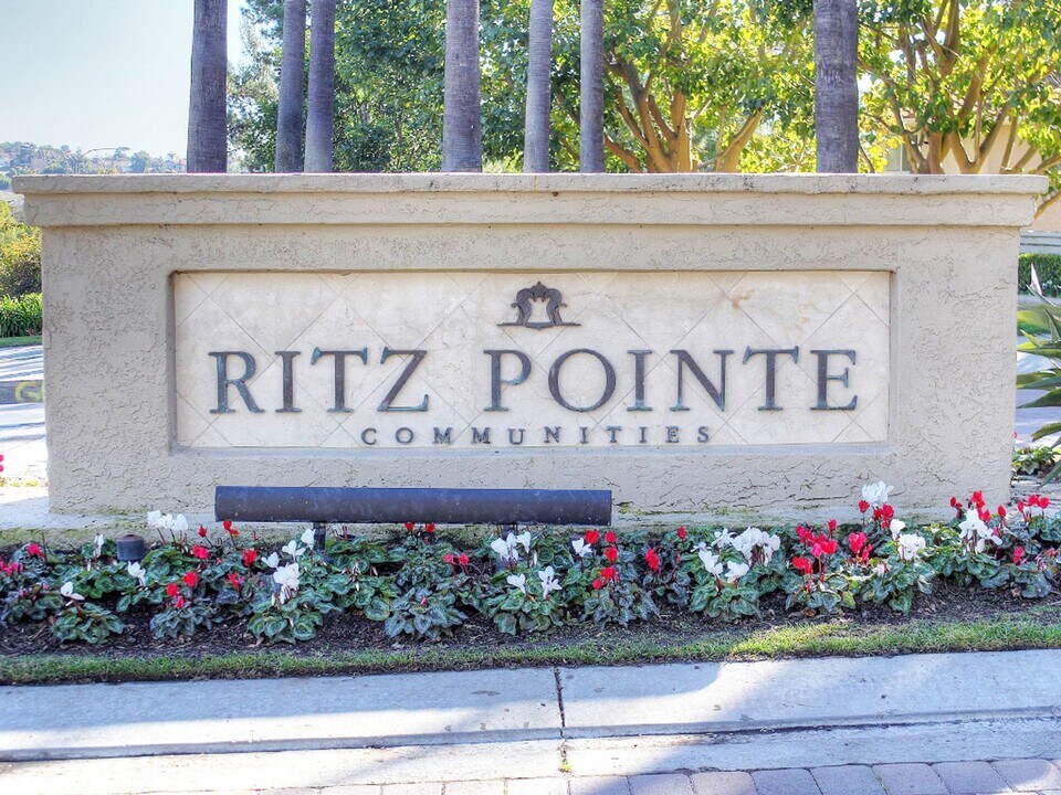 44 Corniche Dr in Dana Point, CA - Building Photo