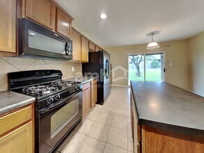 111 Nesting Gdn in San Antonio, TX - Building Photo - Building Photo