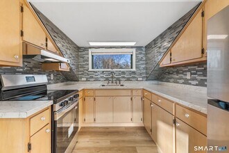 85 Hicock Dr in Southbury, CT - Building Photo - Building Photo