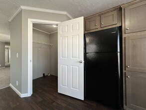 302 Caseybrook Ct in Browns Summit, NC - Foto de edificio - Building Photo