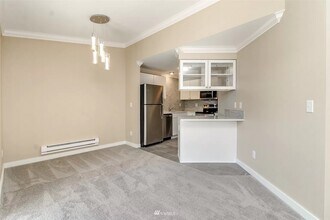23410 18th Ave S, Unit D301 in Des Moines, WA - Building Photo - Building Photo