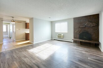 Abrigo Apartments in Aurora, CO - Building Photo - Building Photo