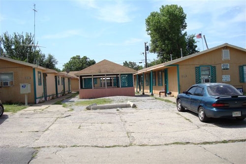 1910 NW Hoover Ave in Lawton, OK - Foto de edificio