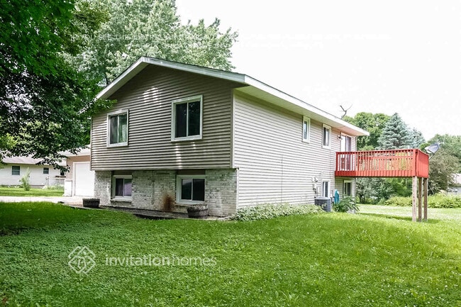 4804 W Hidden Valley Dr in Savage, MN - Building Photo - Building Photo