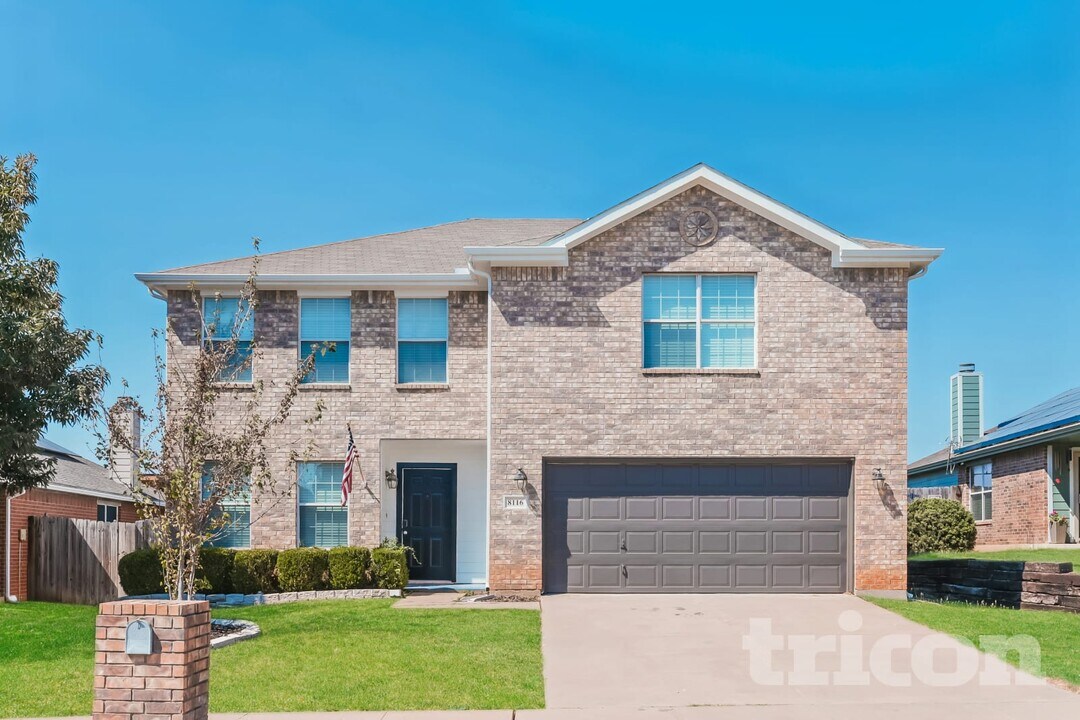 8116 Cutter Hill Ave in Fort Worth, TX - Foto de edificio