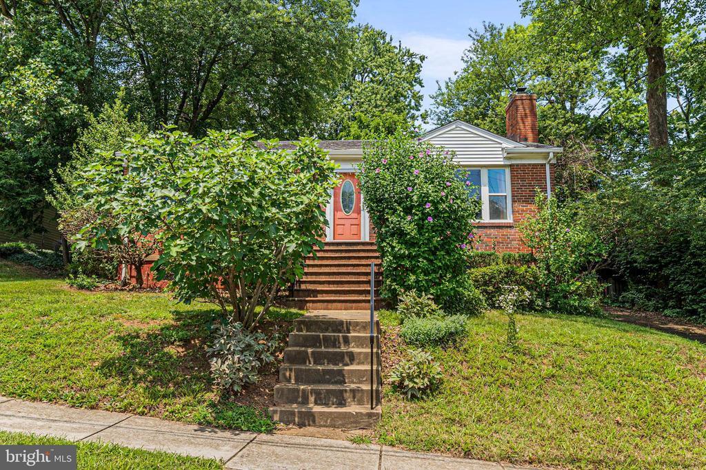 6517 29th St N in Arlington, VA - Building Photo