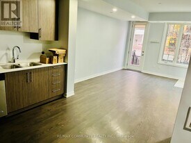 2205 Lillykin St in Oakville, ON - Building Photo