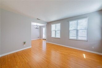 138 S Hidden Path in Anaheim, CA - Foto de edificio - Building Photo