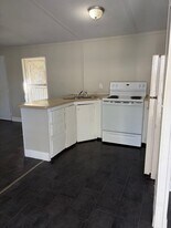 707 Francis St W in Jacksonville, AL - Building Photo