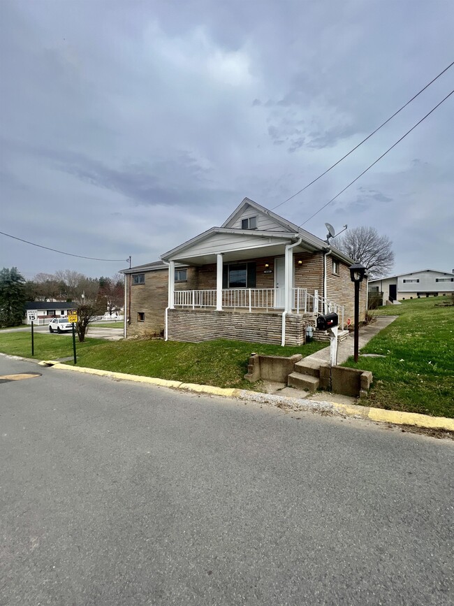 516 Kensington Ave in Morgantown, WV - Building Photo - Building Photo