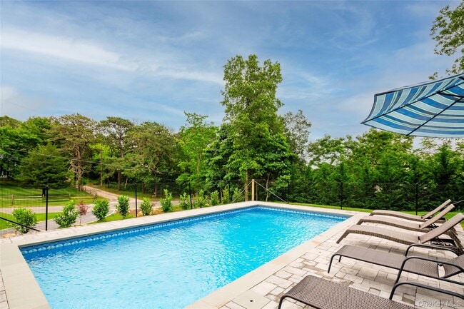 15 S Beach Rd in Southampton, NY - Building Photo - Building Photo