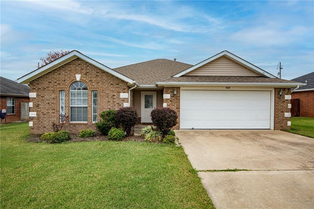 1604 SW Thorton St in Bentonville, AR - Building Photo