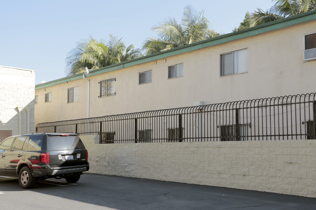 Capri Apartments in Downey, CA - Building Photo - Building Photo