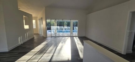 5329 Kasper St in Port Charlotte, FL - Foto de edificio - Building Photo