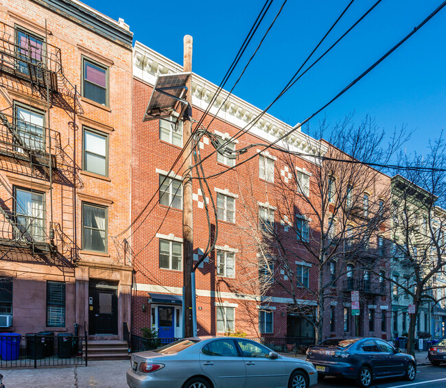 224 Bloomfield St in Hoboken, NJ - Foto de edificio - Primary Photo