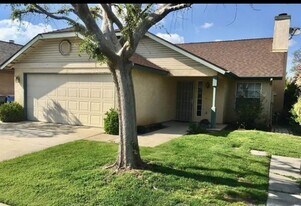 1822 Gettysburg Ave in Clovis, CA - Building Photo