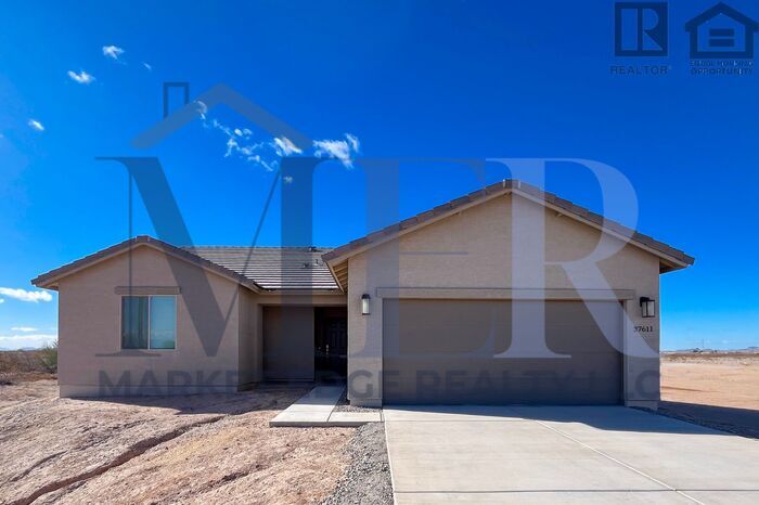 37611 W Rovey Ave in Tonopah, AZ - Building Photo