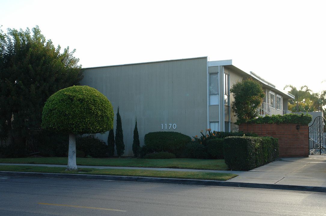 Rutland Apartments in Newport Beach, CA - Building Photo