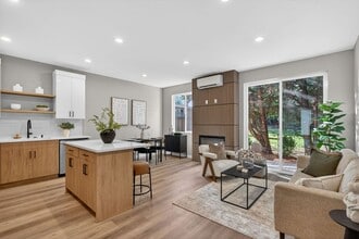 15609 SE Meadowlark Ln in Milwaukie, OR - Building Photo - Building Photo