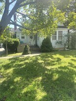 39 Redmond Ave in Bay Shore, NY - Building Photo