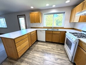 201 W Mt Hood Ct in Ellensburg, WA - Building Photo - Building Photo