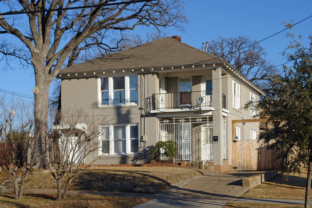 1205-1207 N Madison Ave in Dallas, TX - Building Photo