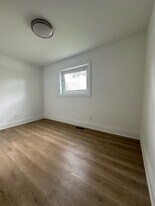 2294 Lake Shore Blvd W in Toronto, ON - Building Photo