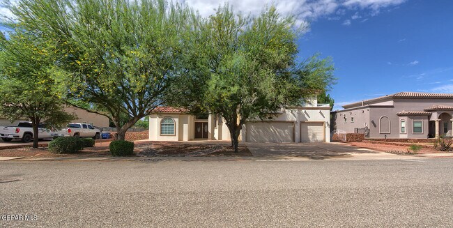 6030 Laguna Vista Dr in El Paso, TX - Building Photo - Building Photo