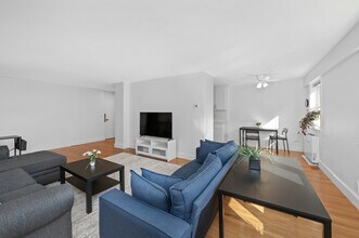 131 Sewall Ave in Brookline, MA - Foto de edificio - Building Photo