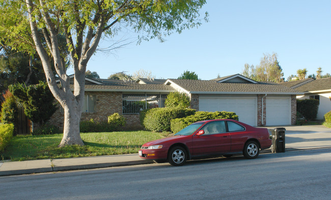 540 Romberg Dr in Sunnyvale, CA - Foto de edificio - Building Photo