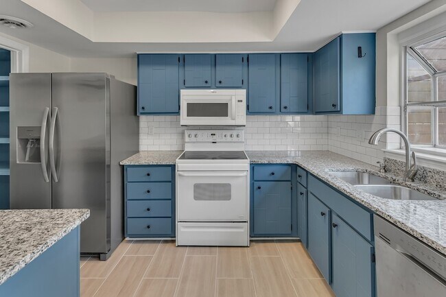 property at 460 Huntington Ridge Dr