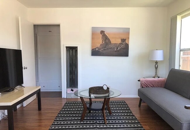 4019 1/2 McLaughlin Ave in Los Angeles, CA - Foto de edificio - Building Photo