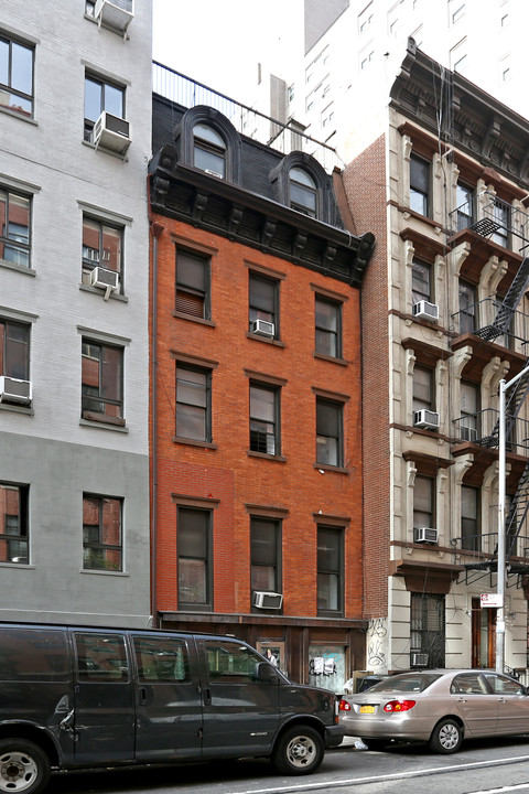 156 W 15th St in New York, NY - Building Photo