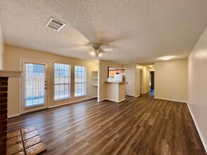 9308 Kempler Dr in Austin, TX - Foto de edificio - Building Photo