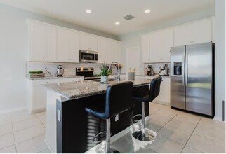 3047 Adams Cross Dr in Zephyrhills, FL - Building Photo - Building Photo