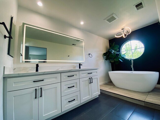 2849 Parkway Dr in Martinez, CA - Building Photo - Building Photo