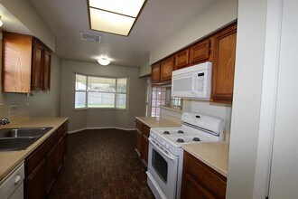 4330 Maple Cross Dr in Pasadena, TX - Foto de edificio - Building Photo