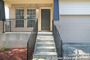10374 Oakwood Crest in San Antonio, TX - Building Photo - Building Photo