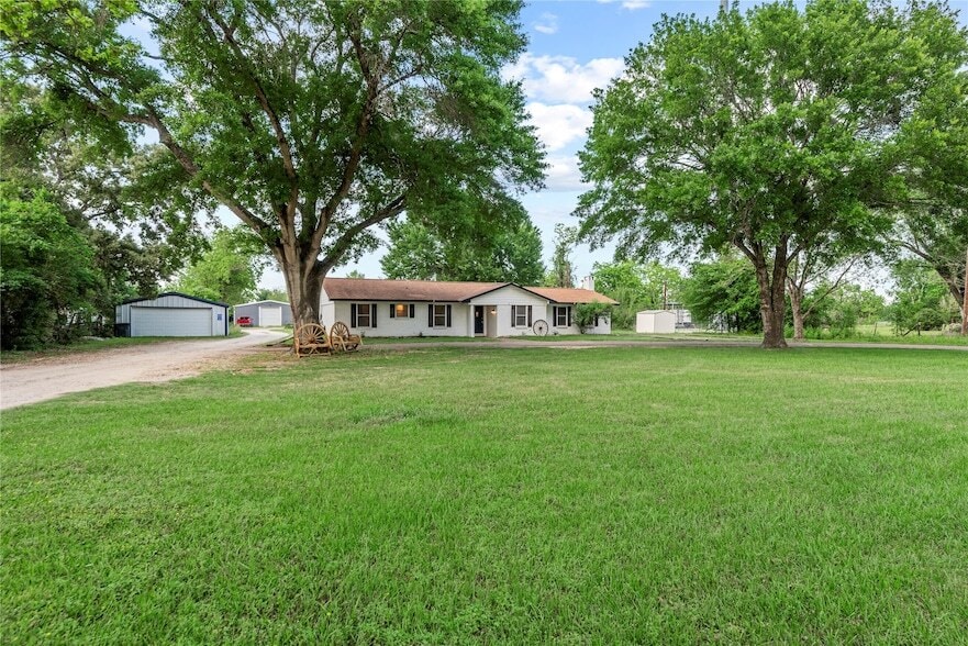 19022 Old Mueschke Rd in Tomball, TX - Building Photo
